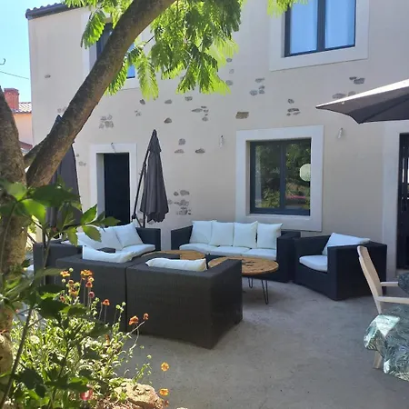 Le Parveau, 3 Etoiles Meuble De Tourisme * La Guiltiere